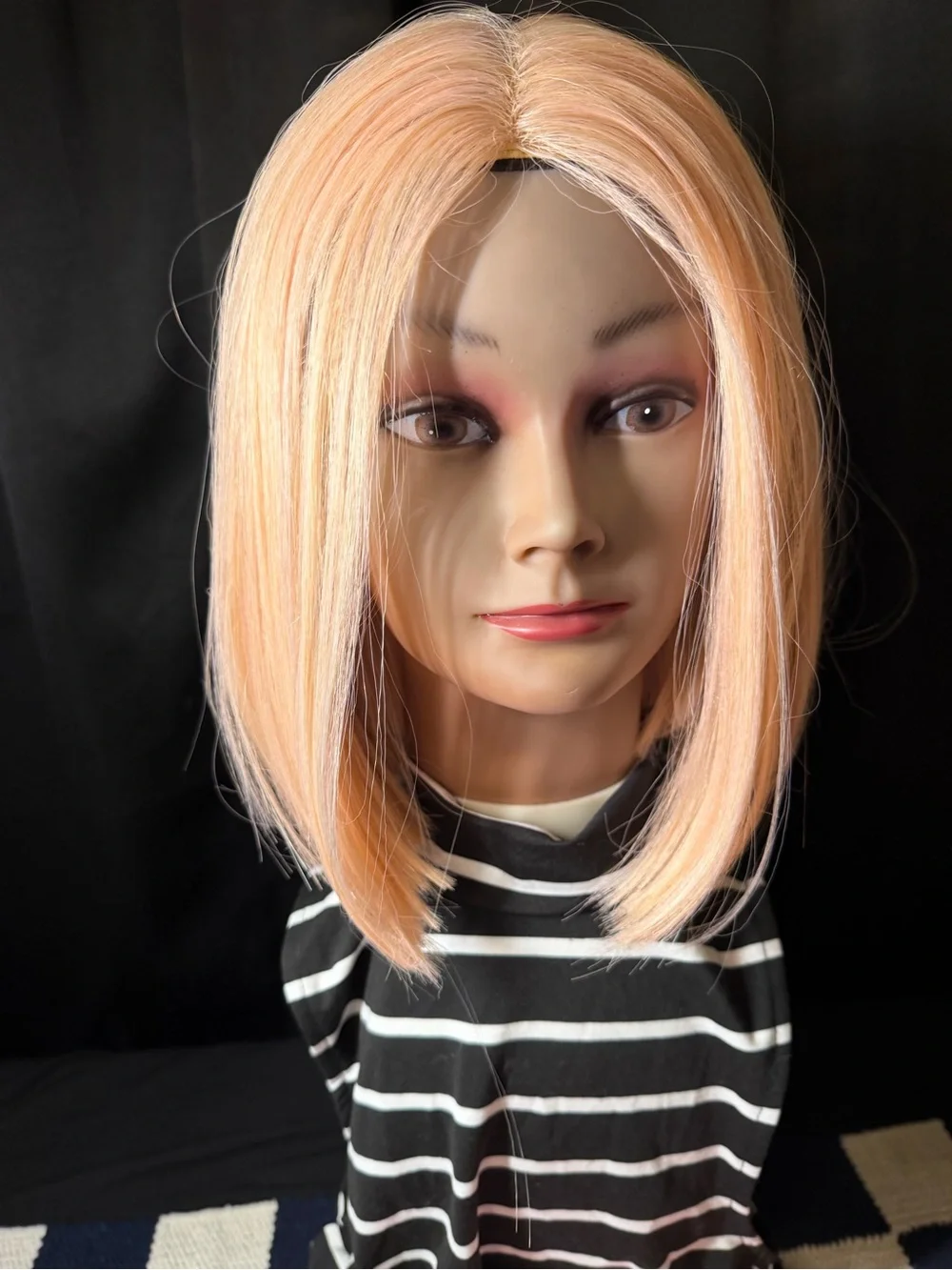 Pretty Pomp Chelsey Smith Crowns Peach Blonde Straight Bob Wig